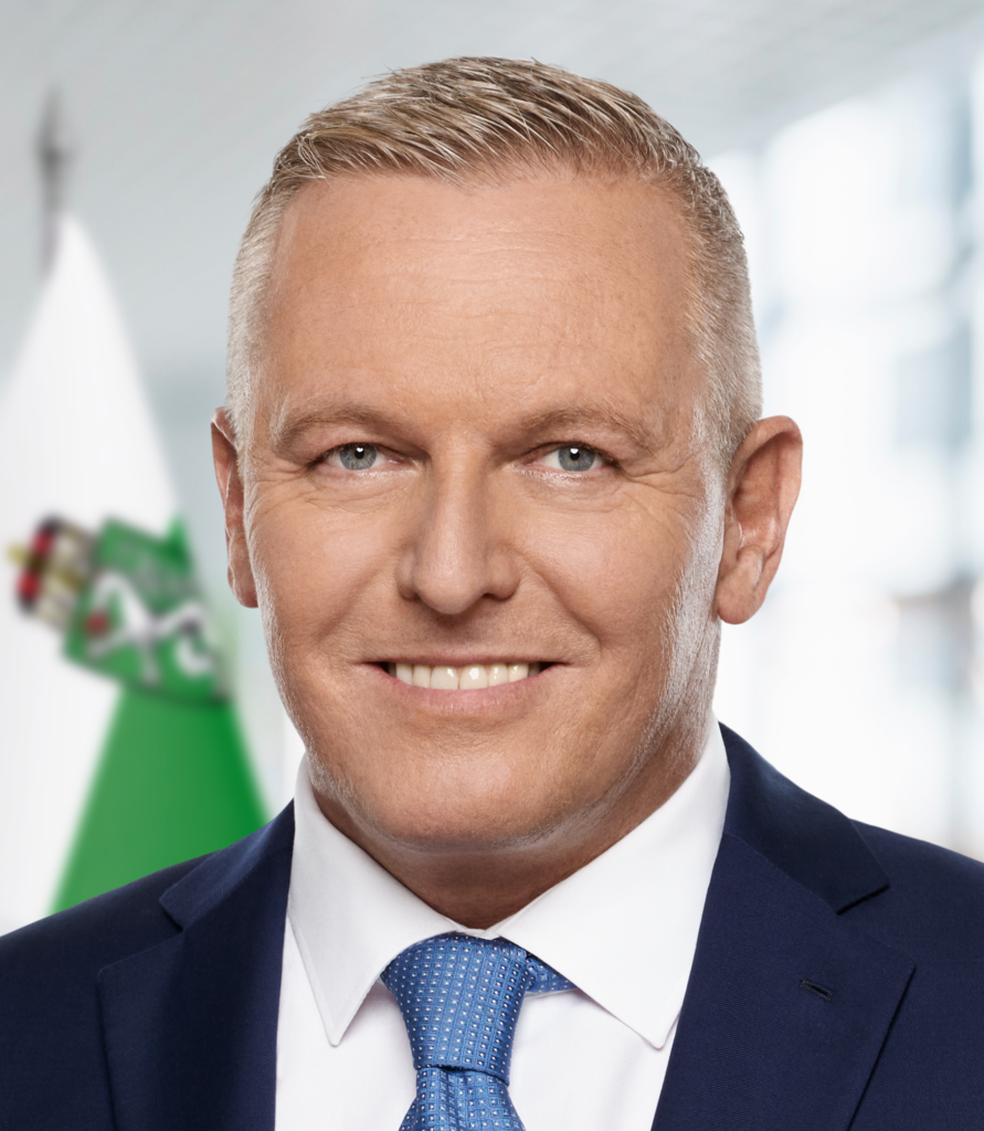 Leonore Gewessler, BA